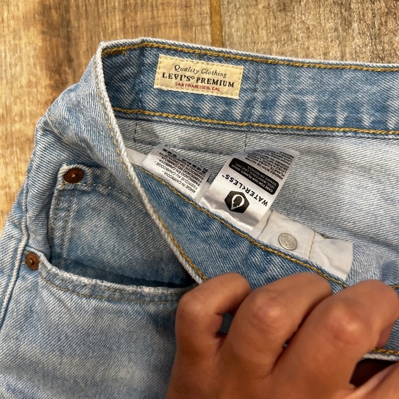 Levi’s Premium Capital Big E Vintage 30 Denim Distressed Shorts - Picture 3 of 9